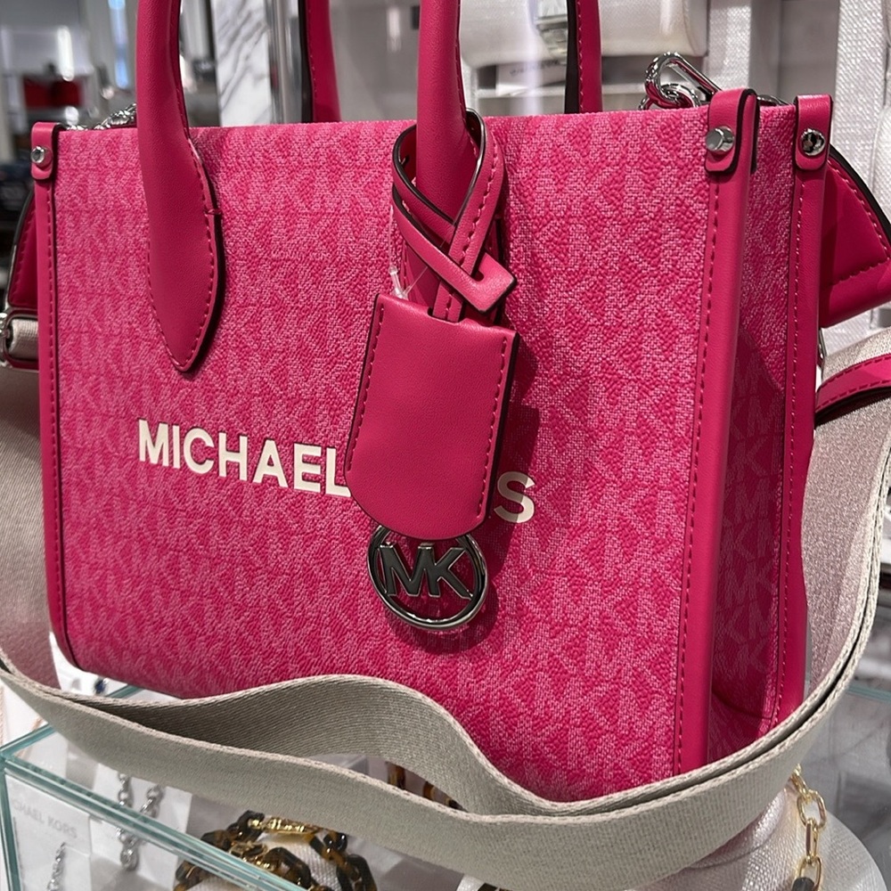 Michael Kors Mirella Small Signature Logo Crossbody Bag
Dragonfruit
NWT - Picture 7 of 16